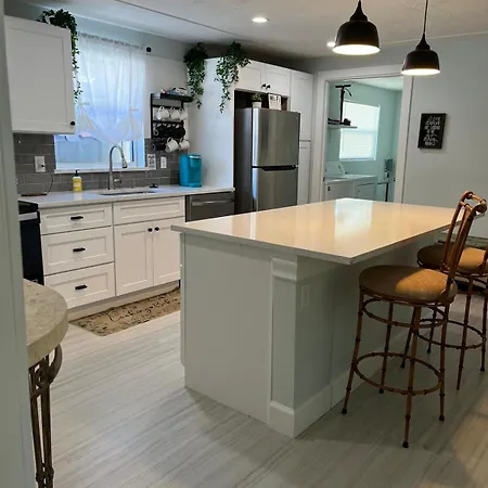Coastal Home,Walk,Bike To Beach,Large Fenced Yard, Large Driveway